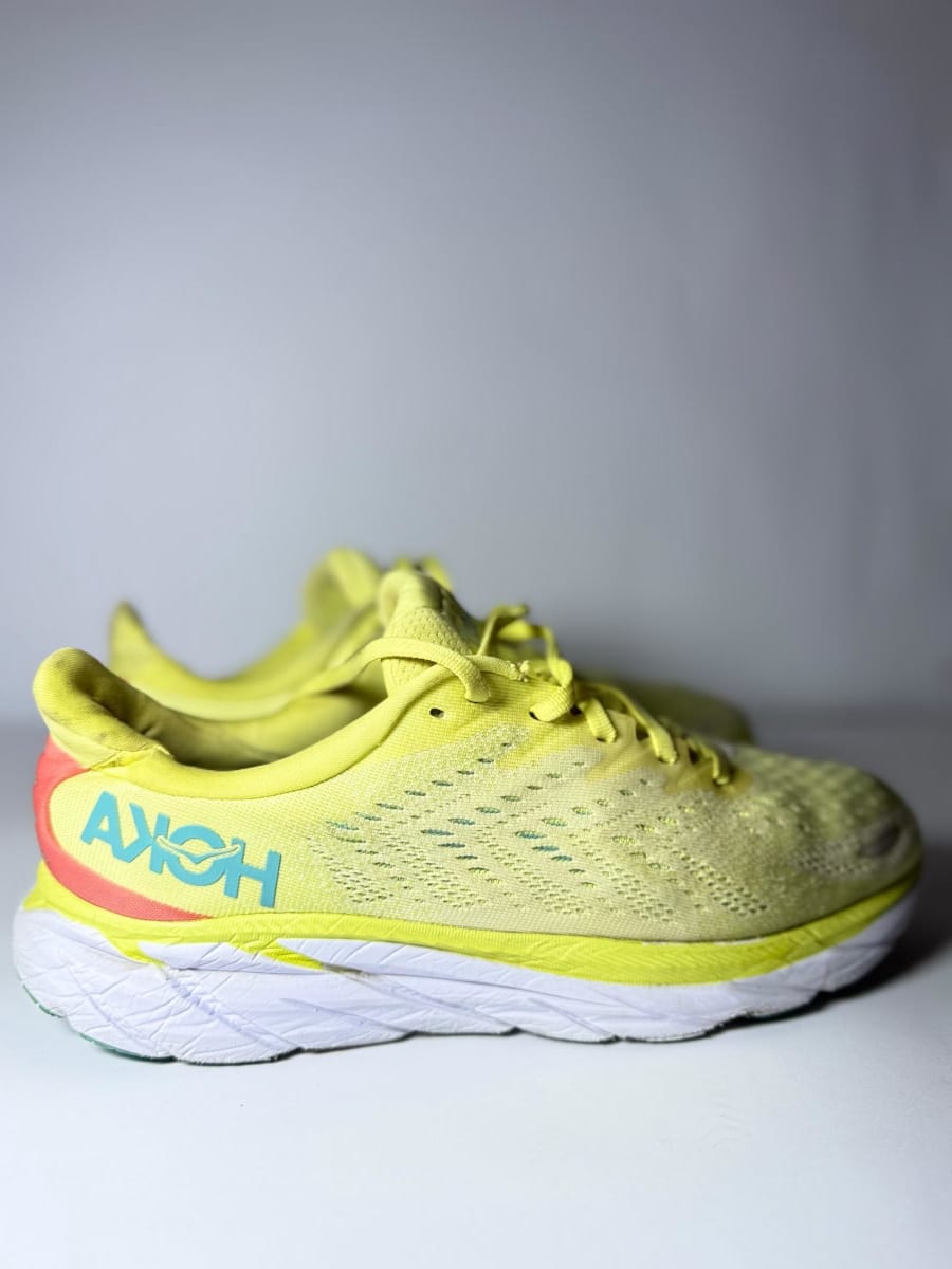 Hoka One Clifton 8 pre-owned shoes by Hoka
