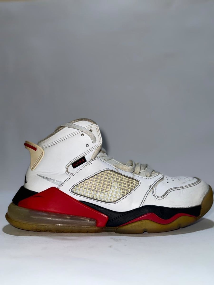 Nike Air Jordan Mars 270 pre-owned shoes by Nike